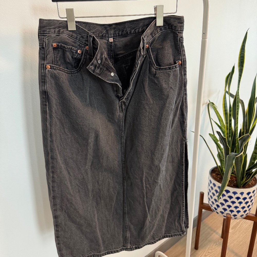 Levi’s Black Denim Midi Skirt